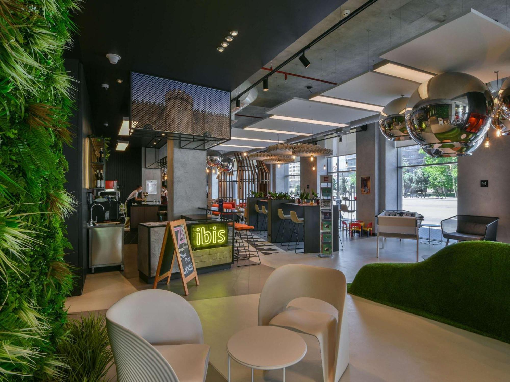 Ibis Baku City Exteriör bild